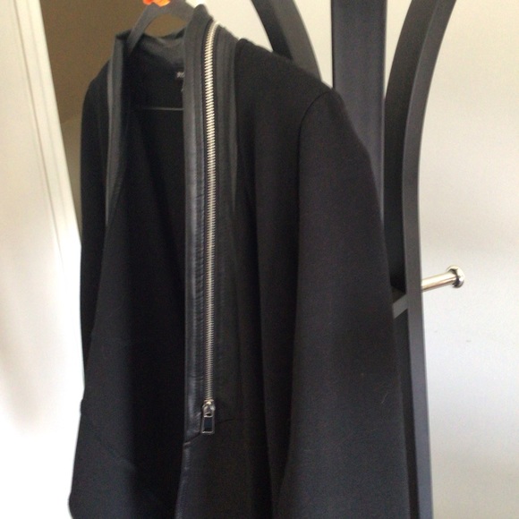 Blazer with Zipper Detail - Picture 2 of 5